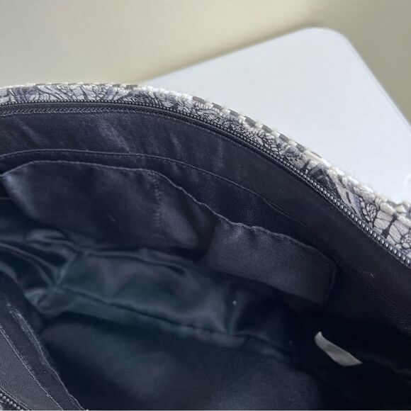 Sakroots Metro Woven Top Zip Tote Shoulder Bag Black White Owl Critter Keychain - Picture 7 of 14